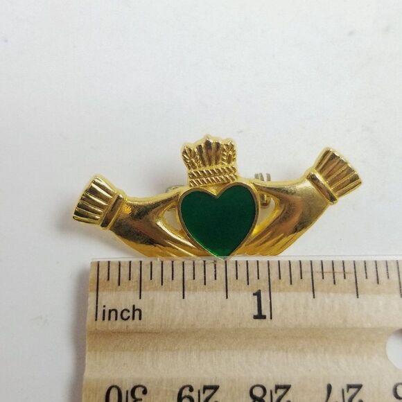 Vintage Claddagh Crown Heart Hands Brooch, Gold Tone Green Irish Ireland - Picture 3 of 6